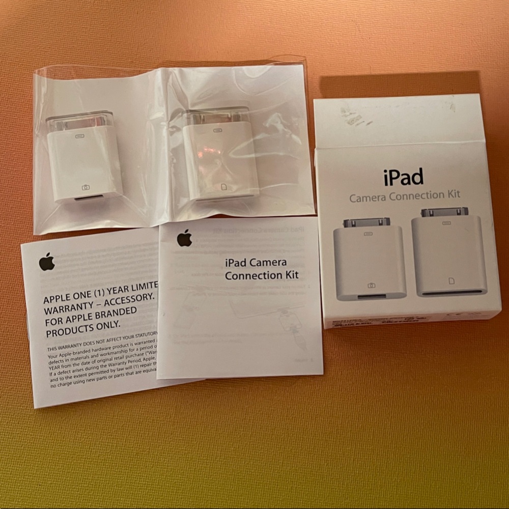Apple iPad Camera Connection Kit in White 30 Pin Dock Connector